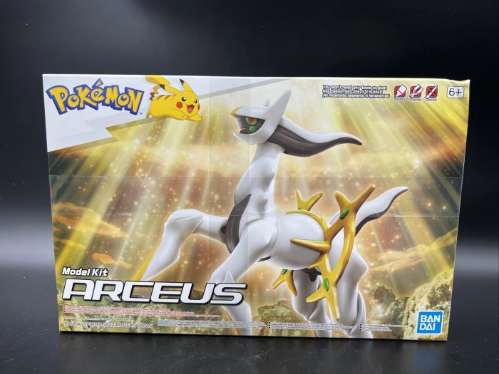 Arceus Model Kit - Imagen 1